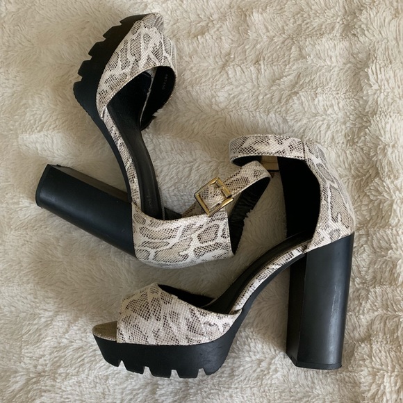 Charlotte Russe Shoes - Chunky heels w/ print